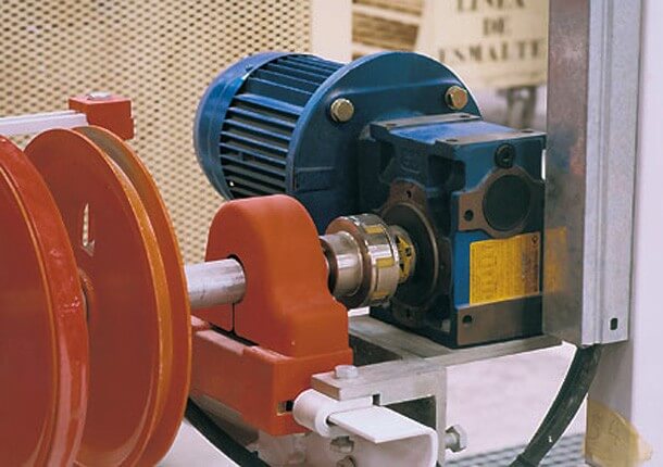 Geared motor for pulleys driving